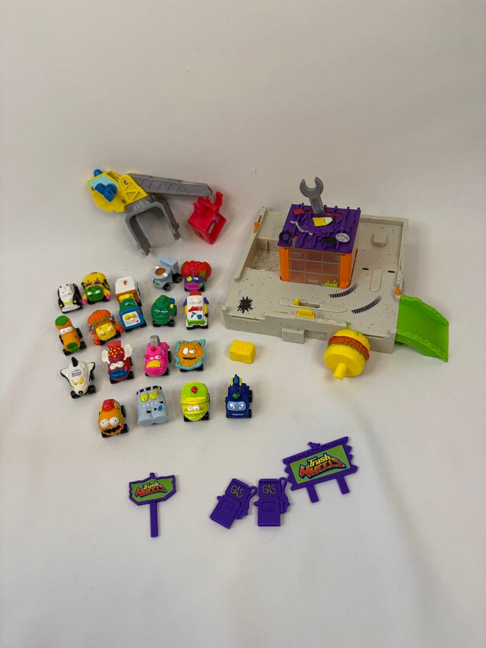 Trash Pack Trash wheels Lot of 18 Cars With parts from playset, as is.
